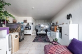 Blick in den Wohnbereich - Appartement mit riesiger Terrasse und eigenem Eingang in gepflegter Wohnanlage am Waldrand
