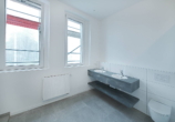 Bad - Kernsanierte Wohnung über 2 Etagen inklusive großer Terrasse und Stellplätzen